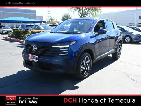 Used 2025 Nissan Kicks SV image 1