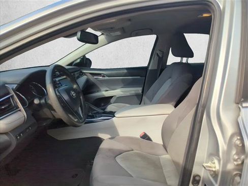 Used 2018 Toyota Camry LE w/ Convenience Package FWD image 16