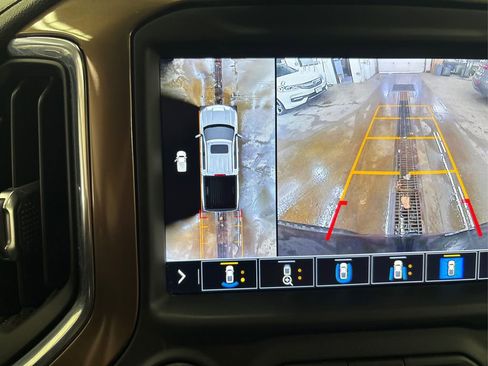 Used 2021 Chevrolet Silverado 1500 High Country image 32