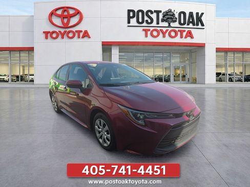 Used 2025 Toyota Corolla LE FWD image 9