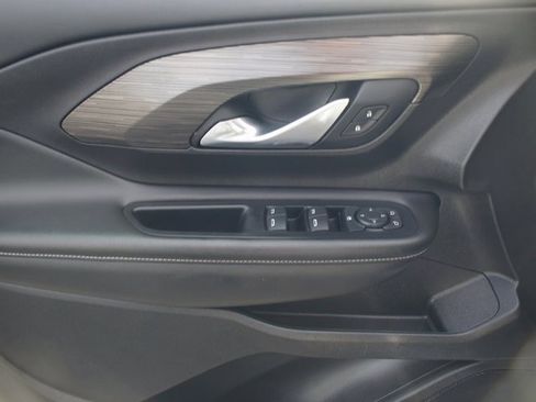 Used 2024 GMC Terrain SLE image 28