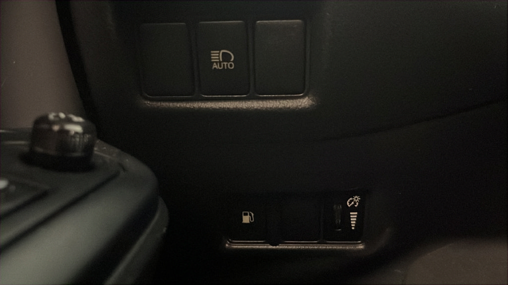 Used 2019 Toyota C-HR LE FWD image 29
