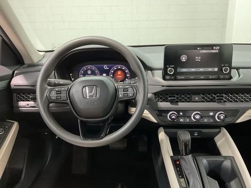 Certified 2025 Honda Accord LX image 9