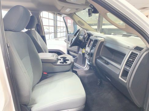 Used 2018 RAM 2500 Tradesman w/ Chrome Appearance Group AWD/4WD image 19