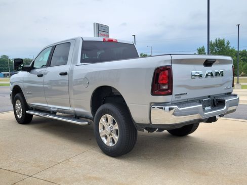 Used 2026 RAM 2500 Big Horn AWD/4WD image 3