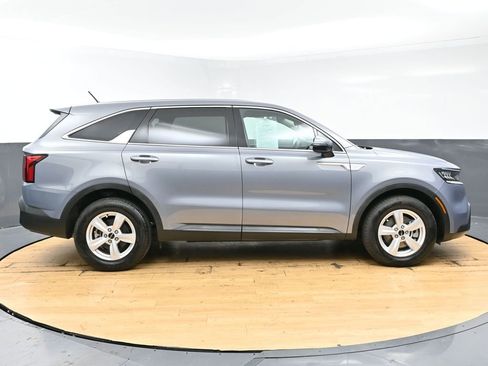 Used 2023 Kia Sorento LX image 11
