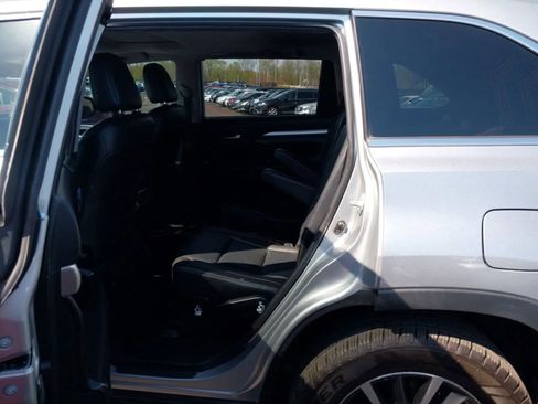 Used 2019 Toyota Highlander XLE image 4