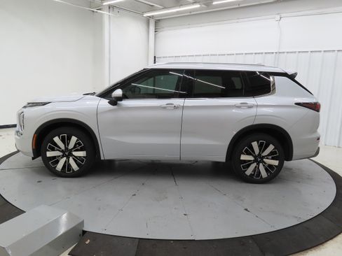 New 2026 Mitsubishi Outlander SEL image 6