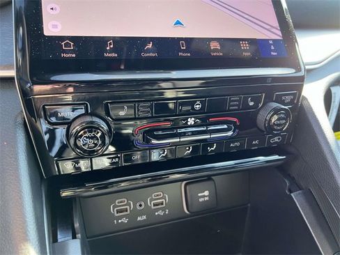 Certified 2025 Jeep Grand Cherokee Limited w/ Black Appearance Package image 21