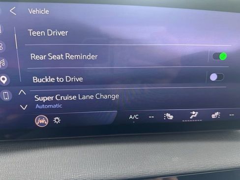 Used 2025 Buick Enclave Sport Touring w/ Super Cruise Package FWD image 28