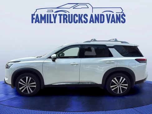 Used 2024 Nissan Pathfinder Platinum w/ Cargo Package AWD/4WD image 2