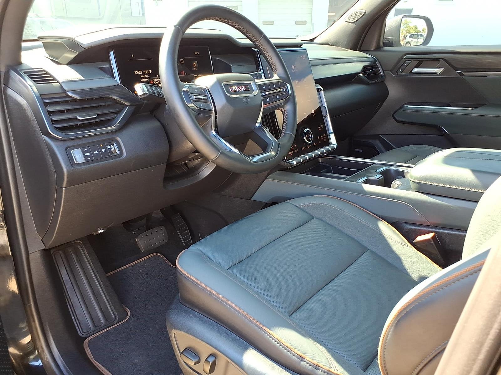 Used 2024 GMC Acadia AT4 AWD/4WD image 14
