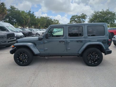Used 2025 Jeep Wrangler Unlimited Sahara w/ Safety Group AWD/4WD image 9