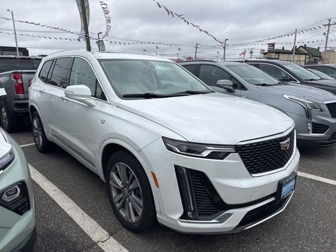 Used 2023 Cadillac XT6 Premium Luxury image 4