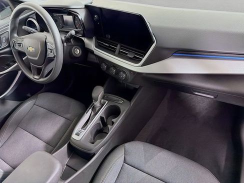 Used 2024 Chevrolet Trax LS FWD image 33