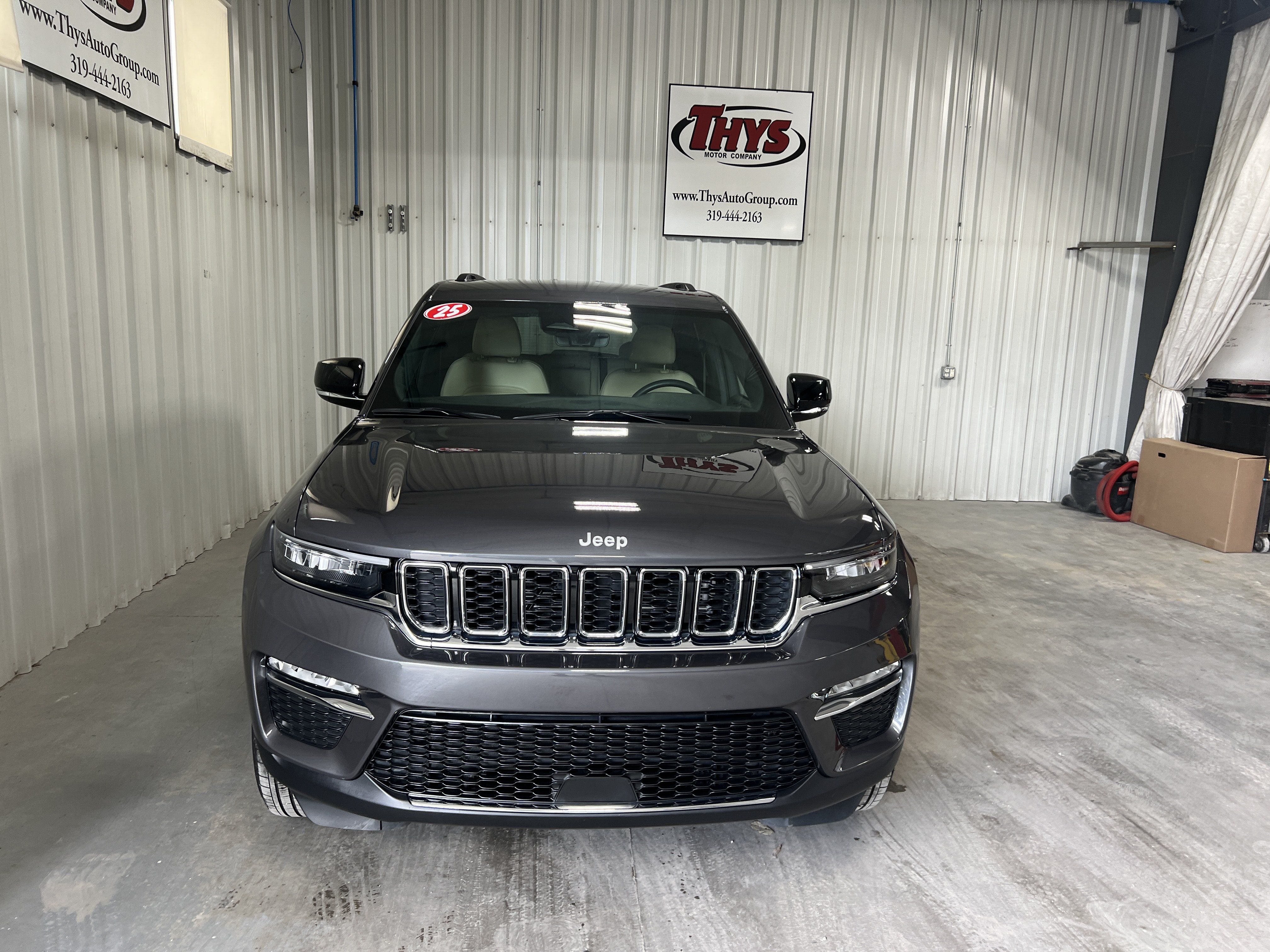Used 2025 Jeep Grand Cherokee Limited w/ Trailer Tow Package AWD/4WD image 25