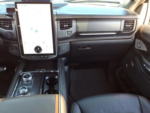 Certified 2023 Ford Expedition Platinum image 6