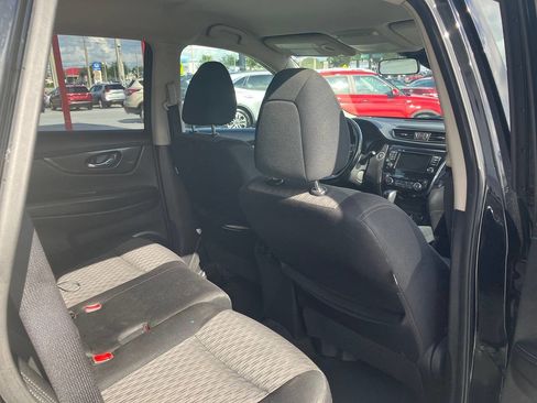 Used 2020 Nissan Rogue SV image 19