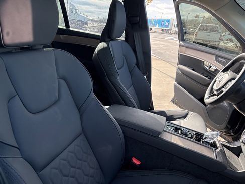 Certified 2025 Volvo XC90 B6 Plus image 33