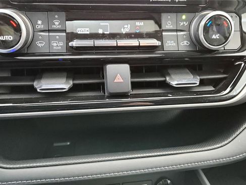 Certified 2022 Toyota Highlander XLE image 41