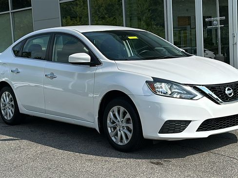 Used 2019 Nissan Sentra SV FWD image 2
