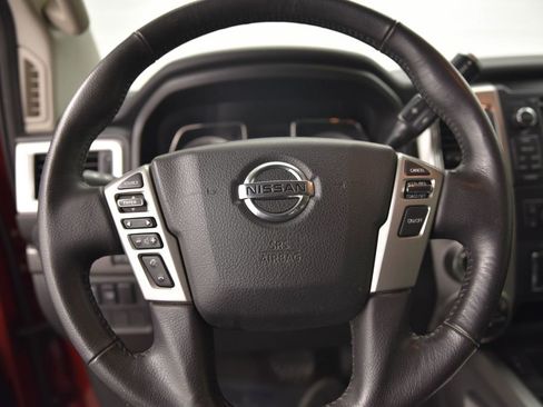 Used 2018 Nissan Titan SV w/ SV Convenience Package image 19
