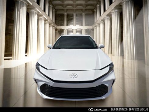 Used 2025 Toyota Camry LE FWD image 5