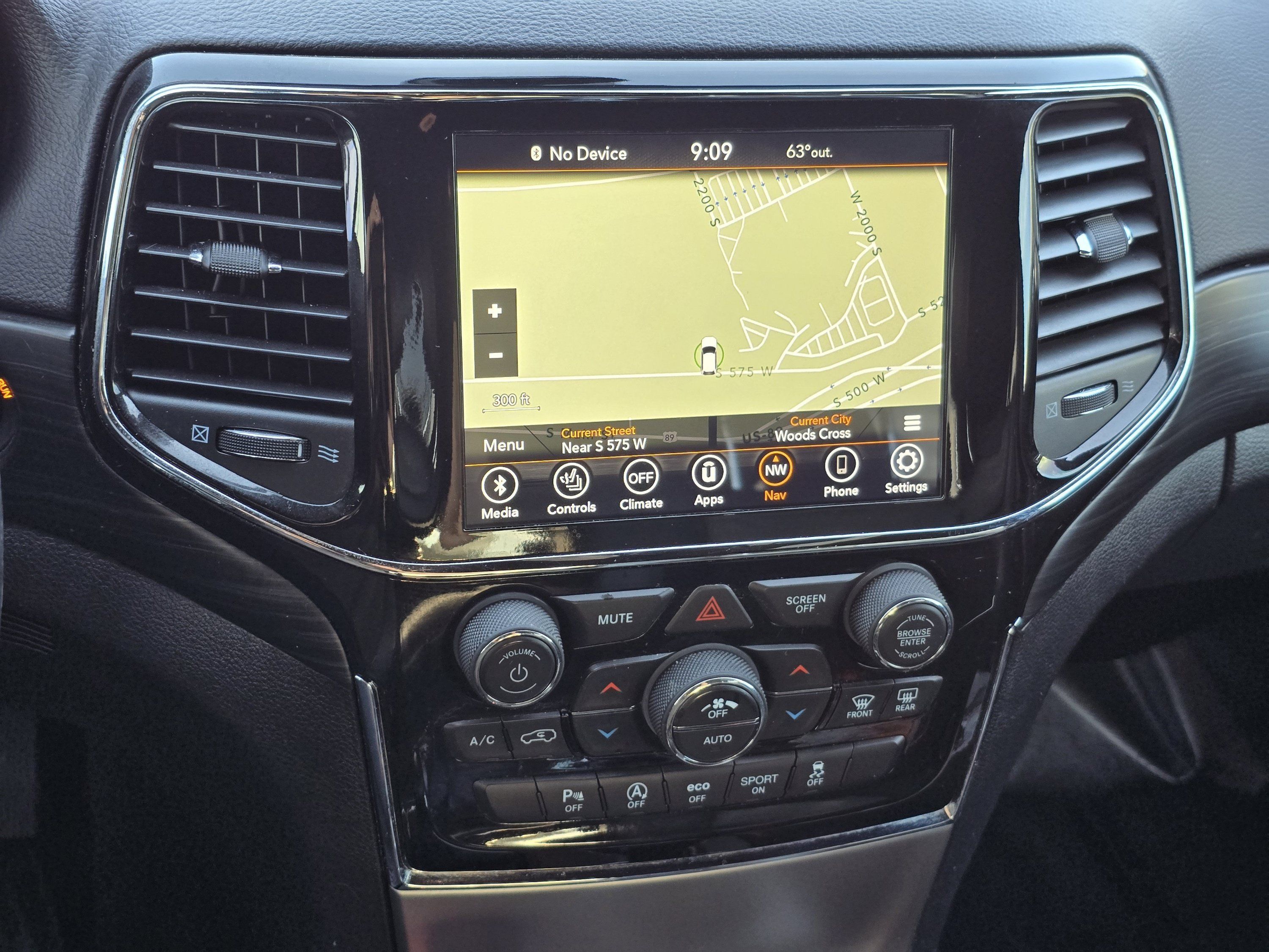 Used 2020 Jeep Grand Cherokee Altitude AWD/4WD image 9
