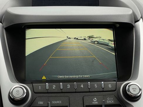 Used 2017 Chevrolet Equinox Premier w/ Enhanced Convenience Package FWD image 4