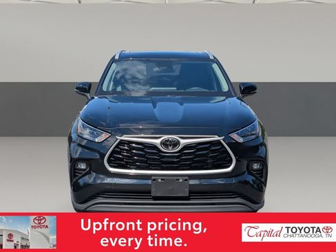 Used 2025 Toyota Highlander XLE AWD/4WD image 4
