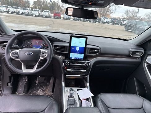 Used 2023 Ford Explorer Limited w/ Limited Technology Package image 15