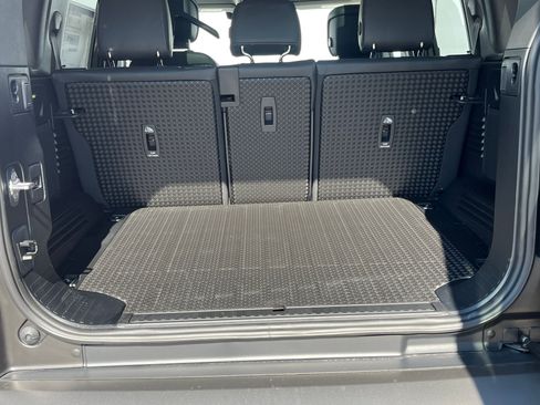 New 2026 Land Rover Defender 110 S image 32