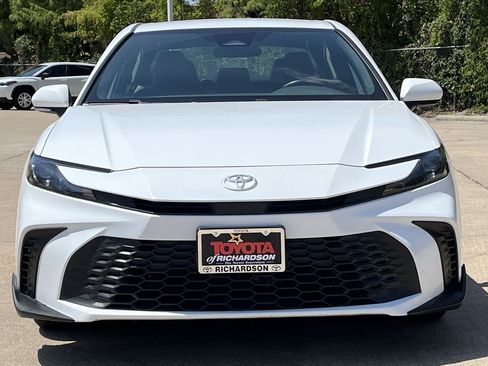 Used 2025 Toyota Camry SE FWD image 7