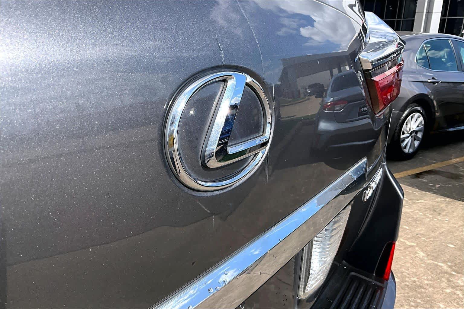 Used 2016 Lexus LX 570 4WD w/ Luxury Package image 31