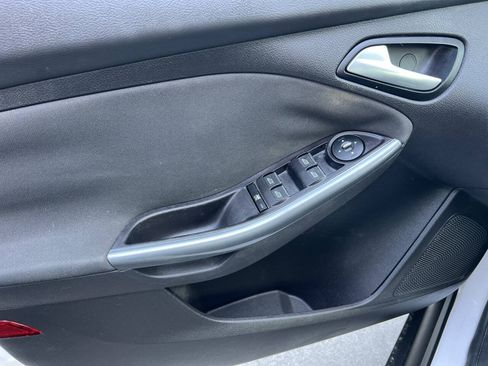 Used 2013 Ford Focus Titanium w/ Titanium Handling Pkg FWD image 25