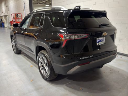 Used 2025 Chevrolet Equinox LT w/ Convenience Package II image 3