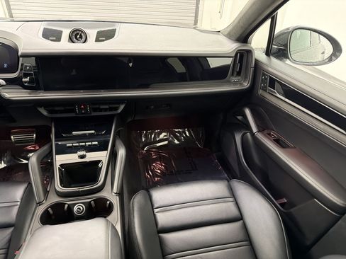 Certified 2024 Porsche Cayenne Turbo GT AWD/4WD image 29