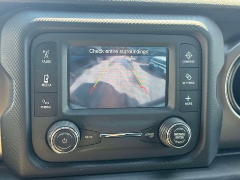 Used 2018 Jeep Wrangler Sport AWD/4WD image 25