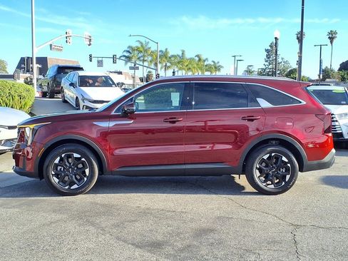 Certified 2025 Kia Sorento S image 2