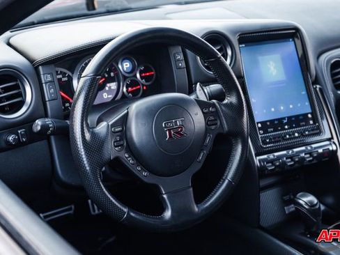 Used 2014 Nissan GT-R Premium image 6