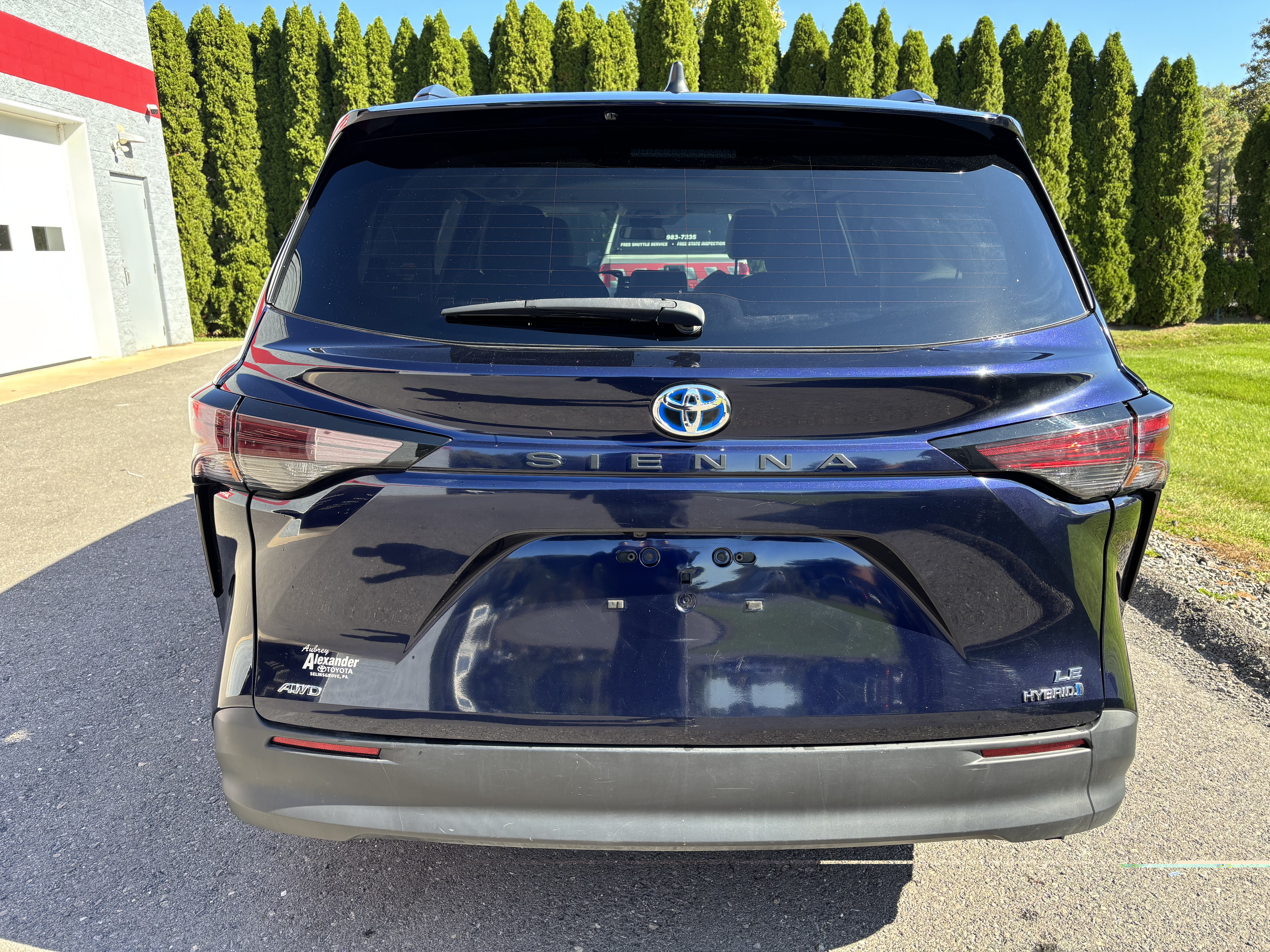 Used 2024 Toyota Sienna LE AWD/4WD image 4