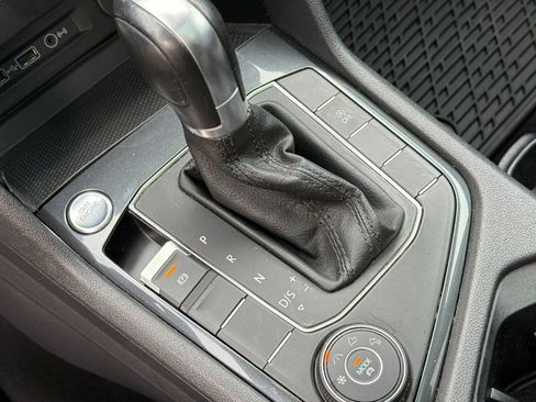 Used 2019 Volkswagen Tiguan SE w/ Panoramic Sunroof Package image 30