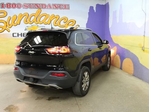 Used 2017 Jeep Cherokee Limited w/ Luxury Group AWD/4WD image 8