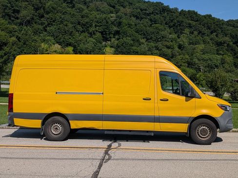 Used 2021 Mercedes-Benz Sprinter 2500 w/ Acoustic Package image 2