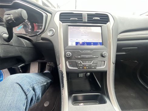 Used 2020 Ford Fusion SE image 18