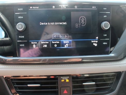 Used 2022 Volkswagen Taos SEL image 31