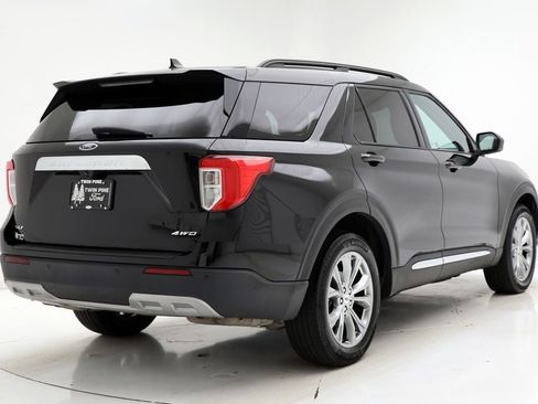 Used 2022 Ford Explorer XLT w/ Equipment Group 202A image 9