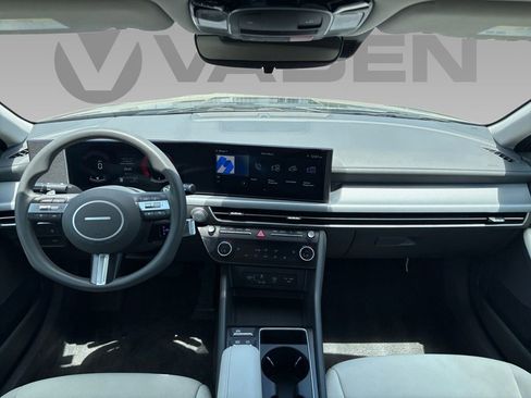 Used 2025 Hyundai Sonata SEL FWD image 2