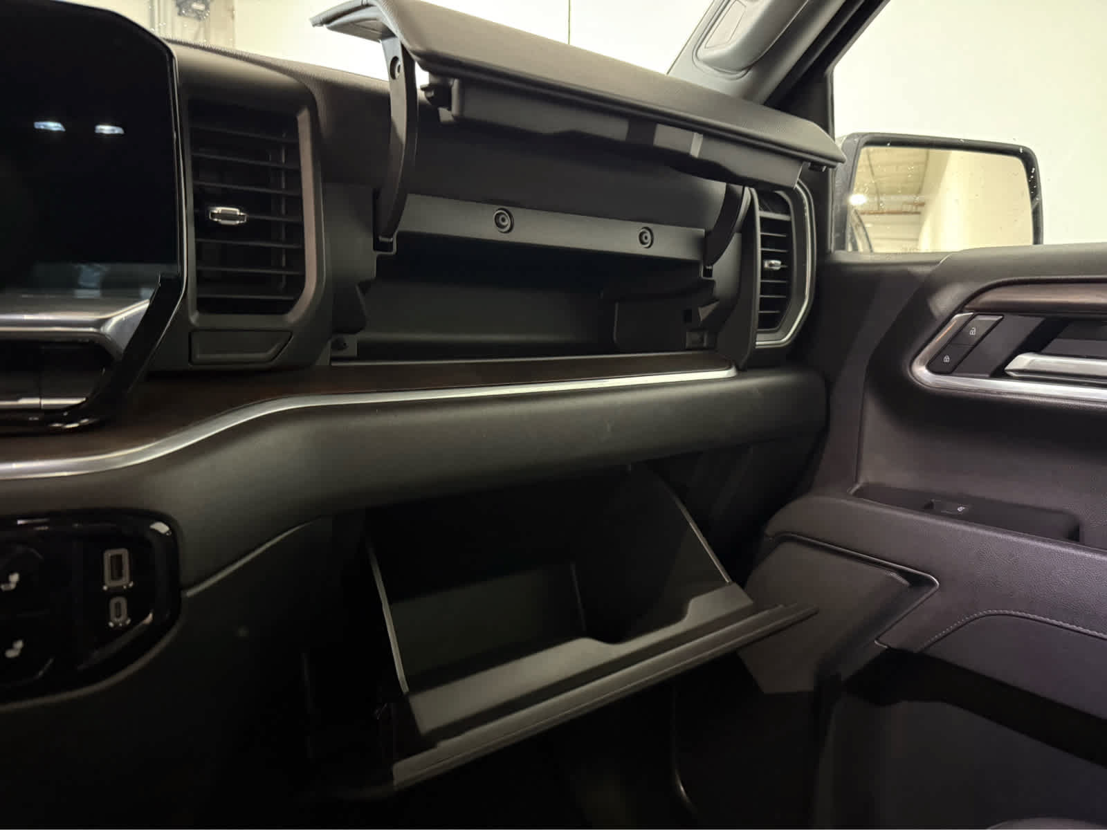 Used 2025 GMC Sierra 1500 SLT AWD/4WD image 21