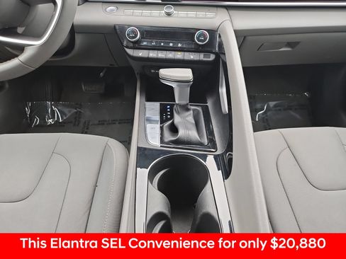 Used 2025 Hyundai Elantra SEL w/ Cargo Package FWD image 31
